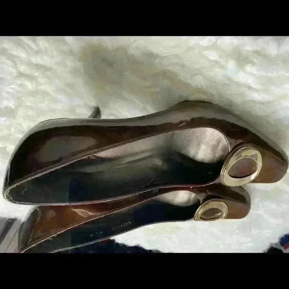 Stuart Weitzman Brown Patent Pumps with Gold Accent - Picture 6 of 9